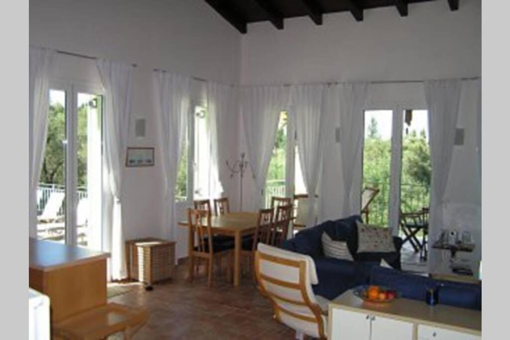 Gastouri Villa Pascalia With Heated Pool In October And Views Achílleion Exterior foto