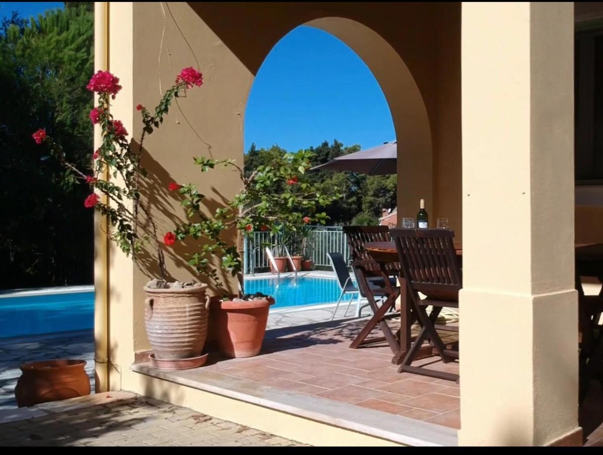 Gastouri Villa Pascalia With Heated Pool In October And Views Achílleion Exterior foto