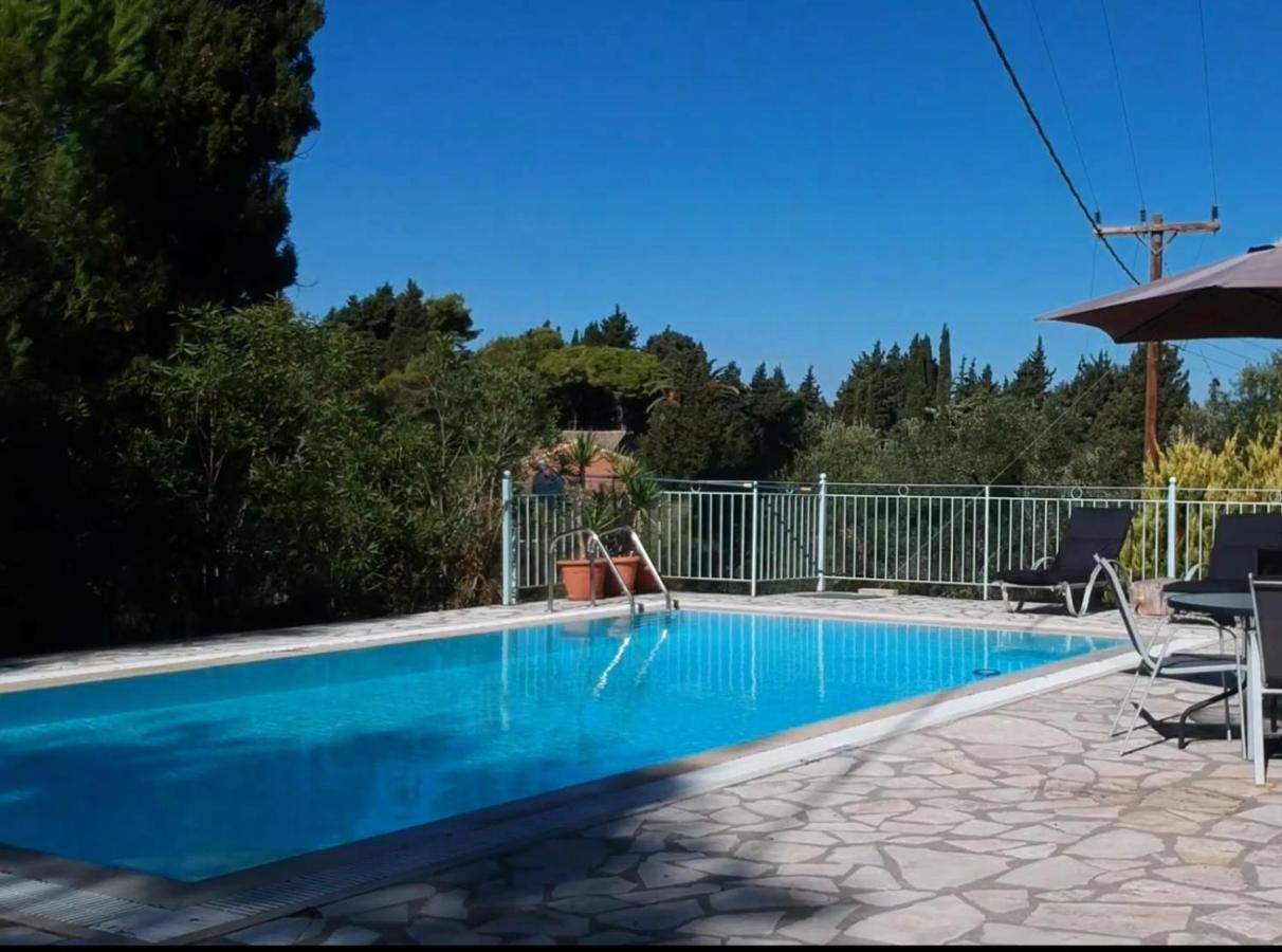 Gastouri Villa Pascalia With Heated Pool In October And Views Achílleion Exterior foto